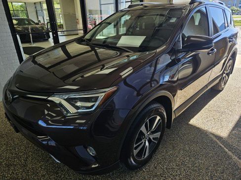 Used 2018 Toyota RAV4 XLE AWD/4WD image 5