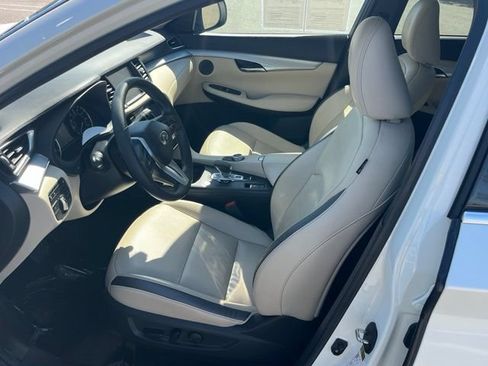 Used 2019 INFINITI QX50 Essential w/ Proassist Package FWD image 9