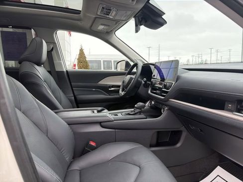 Used 2024 Toyota Grand Highlander Limited image 36