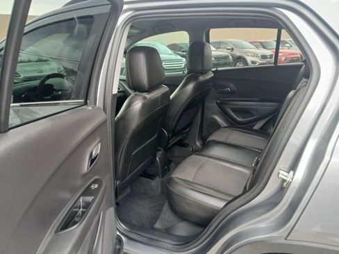 Used 2020 Chevrolet Trax LT w/ LT Convenience Package FWD image 11
