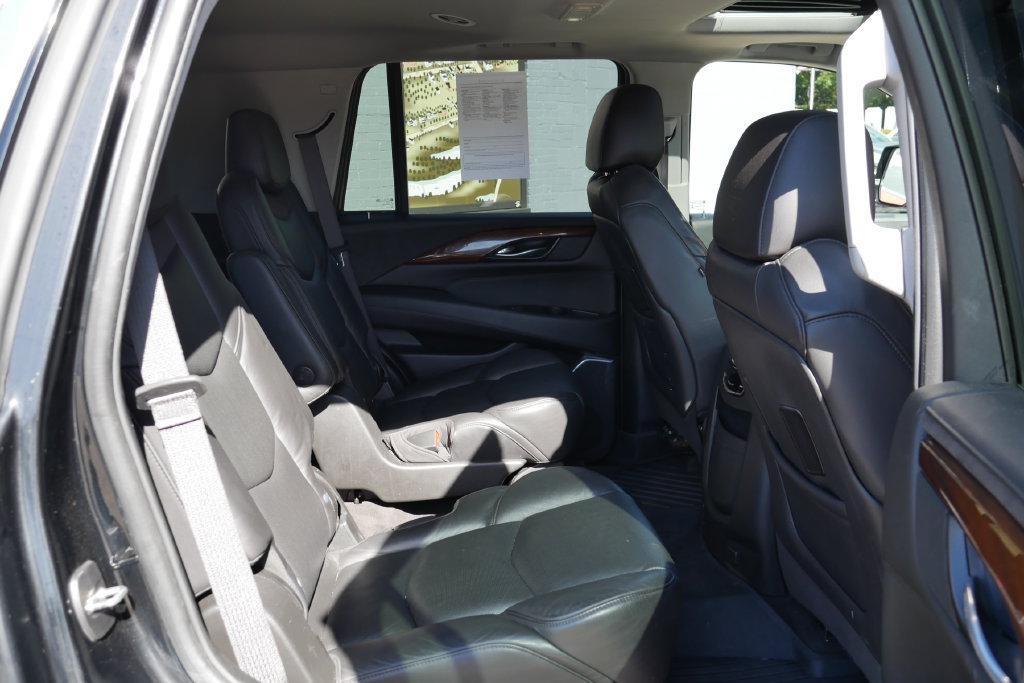Used 2020 Cadillac Escalade Luxury AWD/4WD image 10