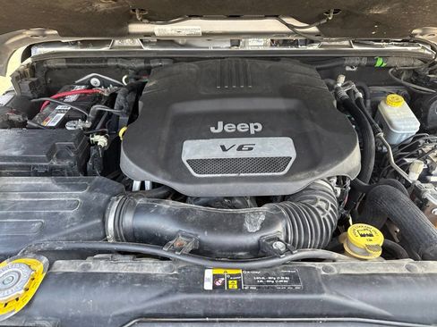 Used 2018 Jeep Wrangler Unlimited Rubicon w/ Connectivity Group AWD/4WD image 45