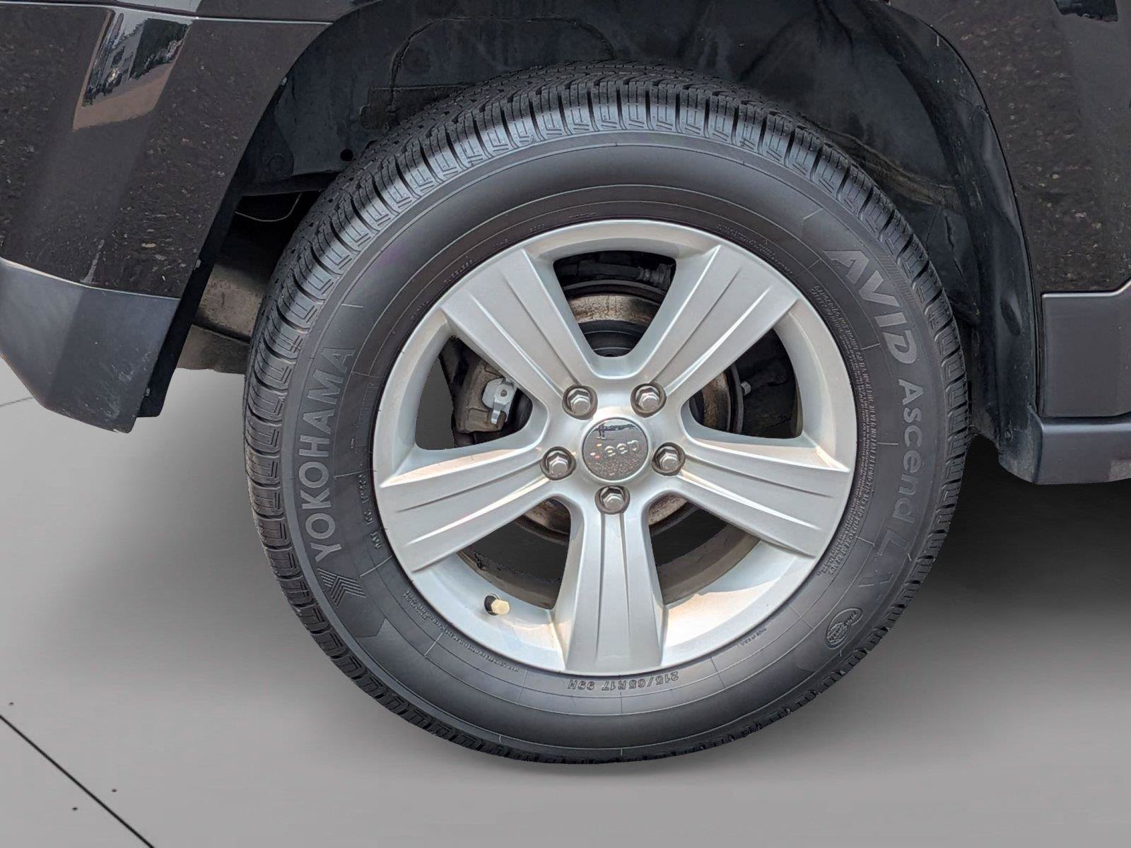 Used 2017 Jeep Patriot Latitude AWD/4WD image 28