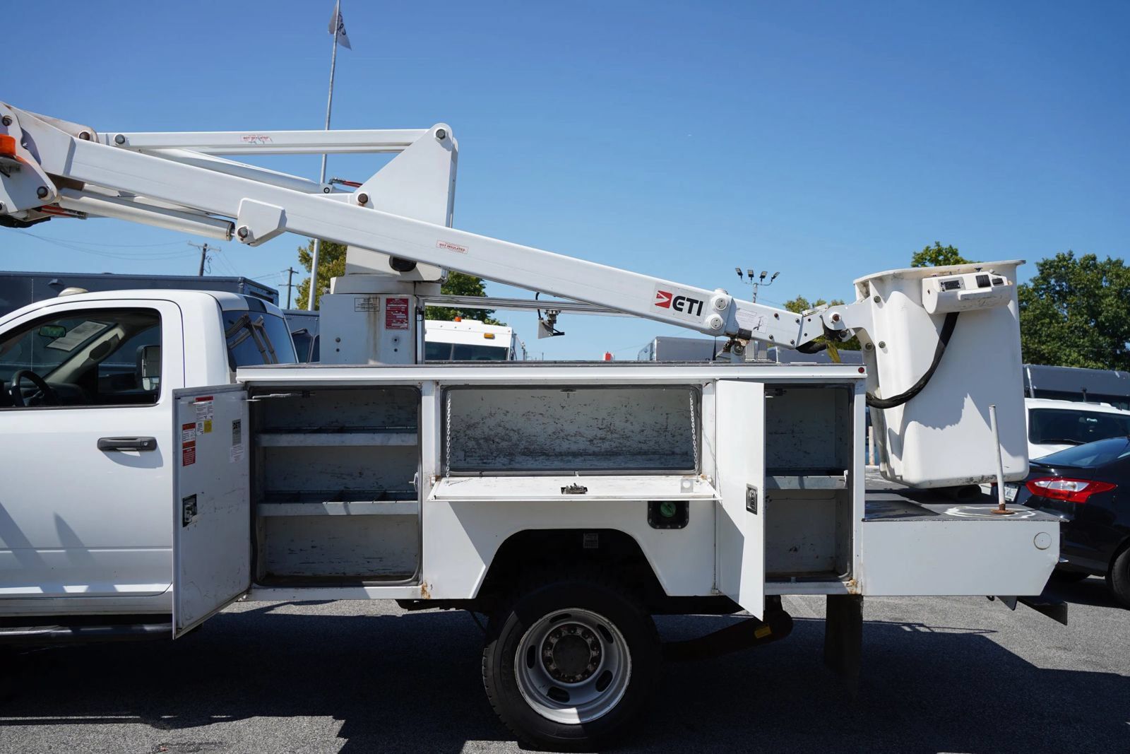Used 2015 RAM 5500 Tradesman w/ Cold Weather Group AWD/4WD image 11