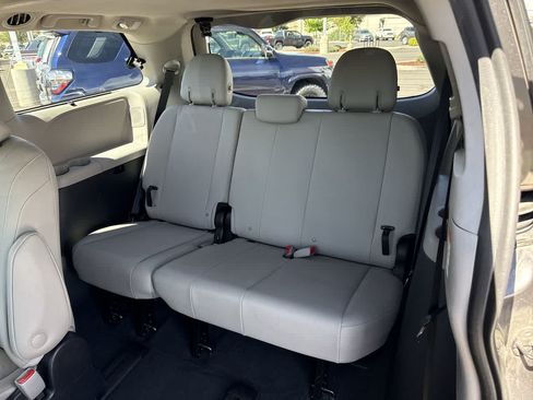 Used 2020 Toyota Sienna Limited Premium w/ Carpet Mat Package AWD/4WD image 13