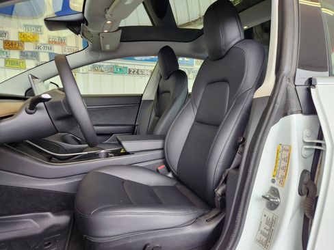 Used 2020 Tesla Model 3 Standard Range Plus RWD image 4