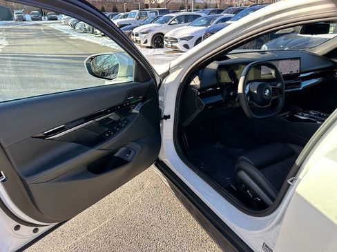 Used 2025 BMW 530i xDrive w/ Premium Package image 15