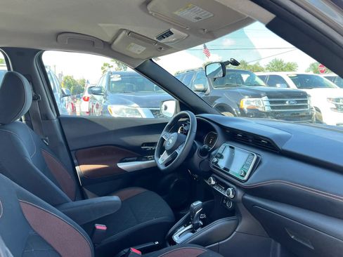 Used 2018 Nissan Kicks SR FWD image 17