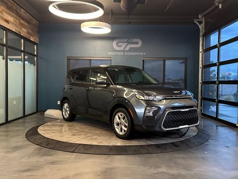Used 2022 Kia Soul LX w/ Technology Package FWD image 1