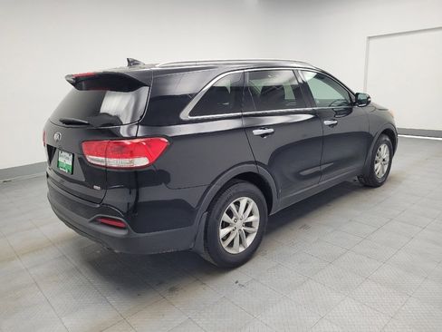 Used 2016 Kia Sorento LX image 9