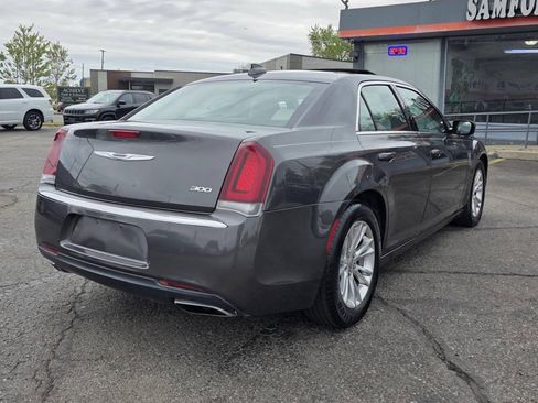 Used 2017 Chrysler 300 Limited w/ Value Package RWD image 14