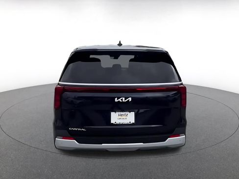 Used 2026 Kia Carnival FWD image 10
