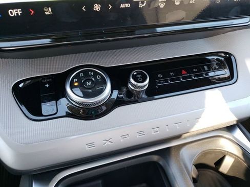 New 2026 Ford Expedition Active image 25