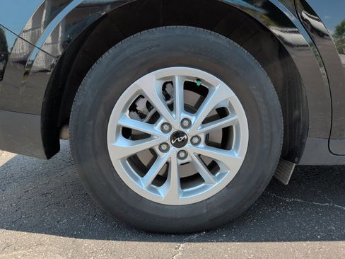 Used 2024 Kia Carnival LX FWD image 27
