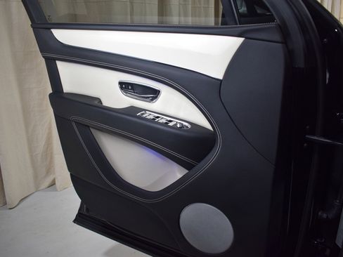 Certified 2024 Bentley Bentayga image 36