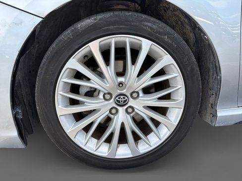 Used 2018 Toyota Camry SE w/ Moonroof Package FWD image 16