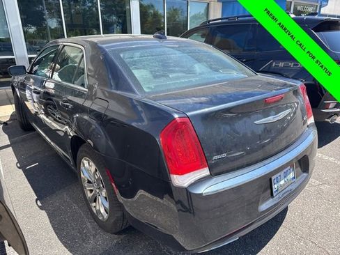 Used 2018 Chrysler 300 Touring L AWD/4WD image 10