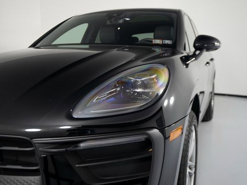 Certified 2025 Porsche Macan image 36