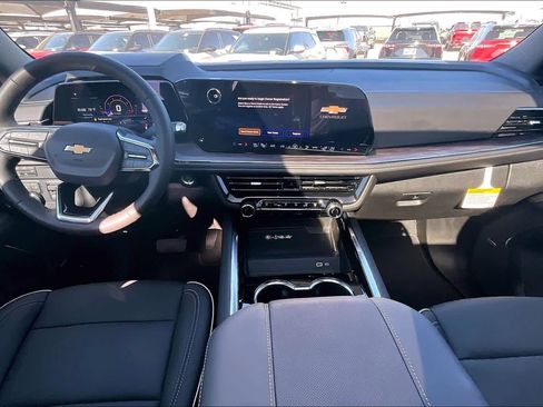 New 2026 Chevrolet Suburban Premier image 5