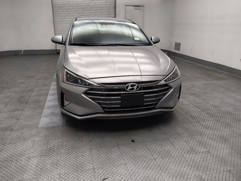 Used 2020 Hyundai Elantra SE FWD image 14