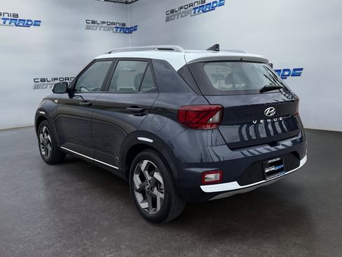 Used 2022 Hyundai Venue Limited image 7