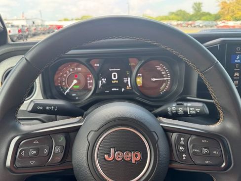 Certified 2024 Jeep Wrangler Unlimited AWD/4WD image 22