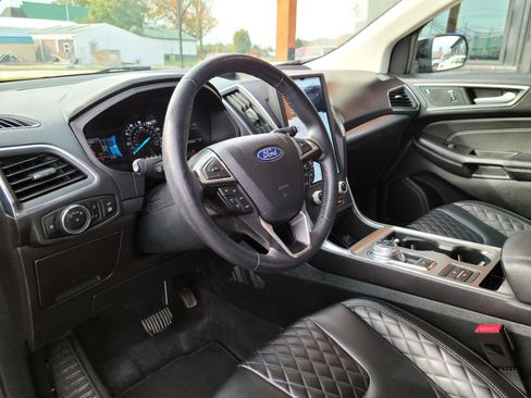 Used 2024 Ford Edge Titanium image 9