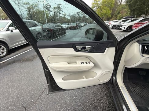 Certified 2022 Volvo XC60 B5 Inscription w/ Advanced Package image 60