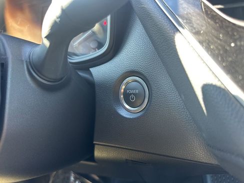 Used 2025 Toyota Corolla SE image 19