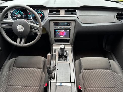 Used 2010 Ford Mustang GT image 3