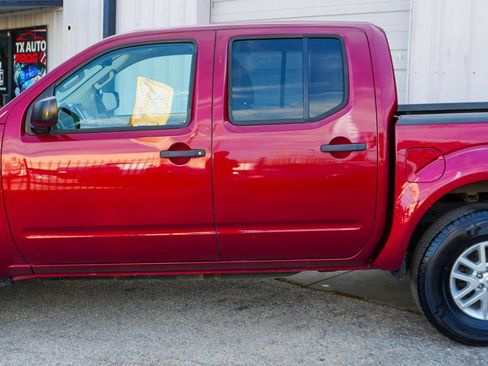 Used 2016 Nissan Frontier SV image 3