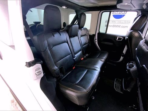 Used 2025 Jeep Wrangler Unlimited Sahara w/ Safety Group AWD/4WD image 19