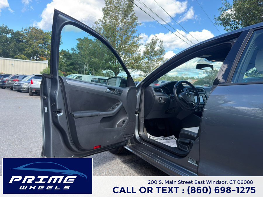 Used 2016 Volkswagen Jetta Sport FWD image 9