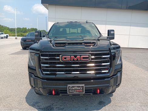 Used 2024 GMC Sierra 2500 AT4 w/ AT4 Premium Plus Package AWD/4WD image 9