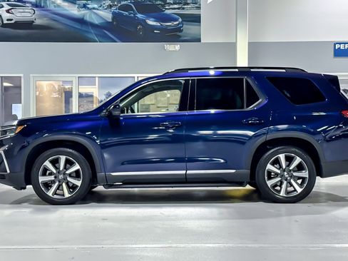 Used 2023 Honda Pilot Touring image 2