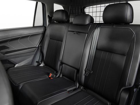 Used 2022 Volkswagen Tiguan SE image 17