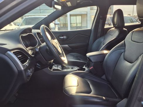Used 2019 Jeep Cherokee High Altitude FWD image 16