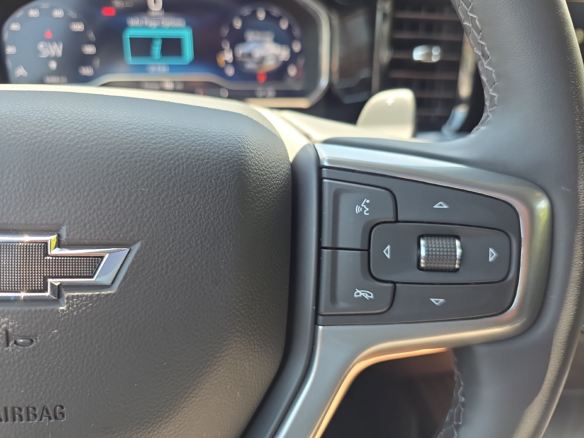 Used 2025 Chevrolet Silverado 1500 LT Trail Boss w/ Convenience Package II AWD/4WD image 17