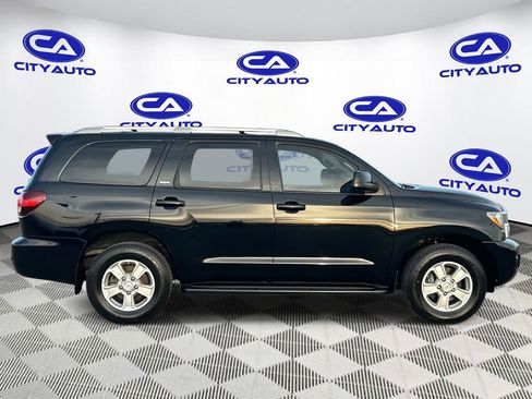 Used 2019 Toyota Sequoia SR5 image 2