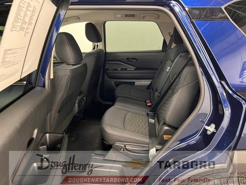 Used 2025 Nissan Pathfinder SV FWD image 33
