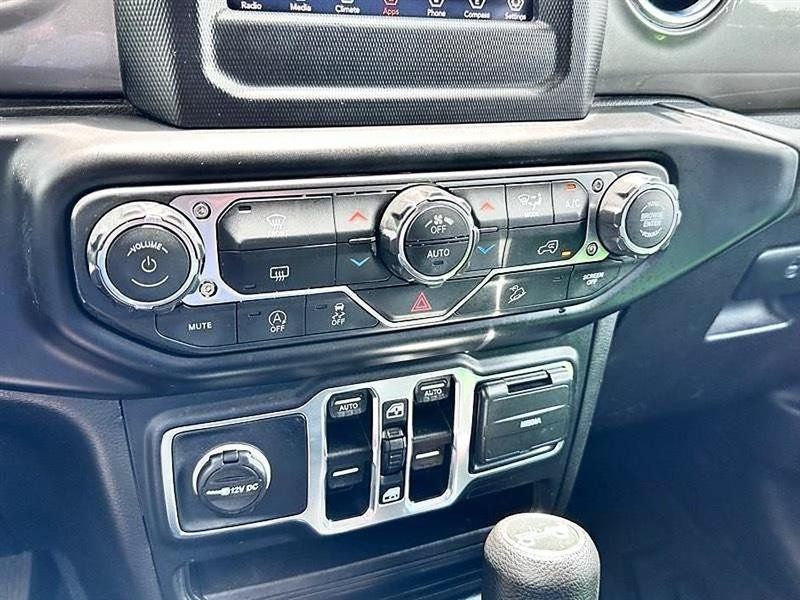 Used 2019 Jeep Wrangler Unlimited Sahara AWD/4WD image 26
