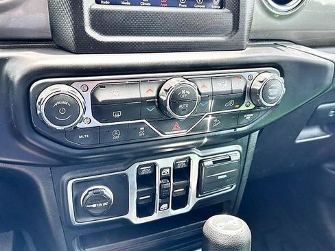 Used 2019 Jeep Wrangler Unlimited Sahara AWD/4WD image 26