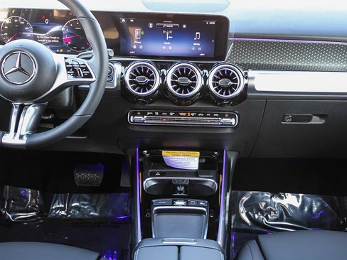 New 2026 Mercedes-Benz GLB 250 GLB 250 image 13