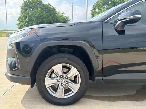 Used 2025 Toyota RAV4 XLE AWD/4WD image 5