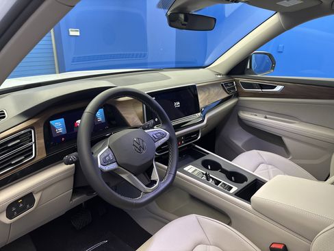 New 2026 Volkswagen Atlas SE image 11