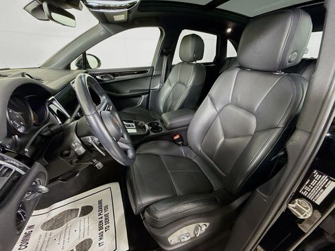 Certified 2023 Porsche Macan AWD/4WD image 5