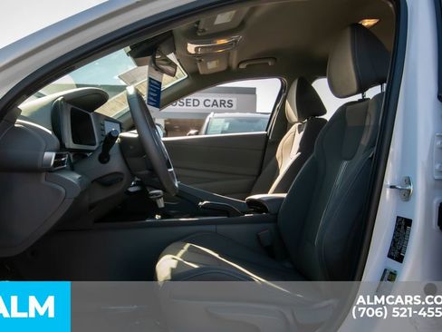 Certified 2025 Hyundai Elantra Sport image 9