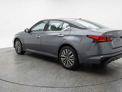 Used 2025 Nissan Altima 2.5 SV image 5