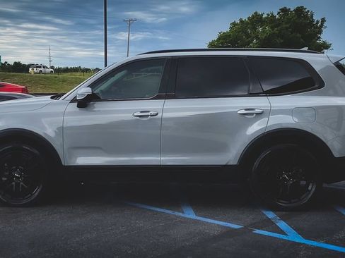 Used 2022 Kia Telluride SX w/ Nightfall Edition Package AWD/4WD image 8