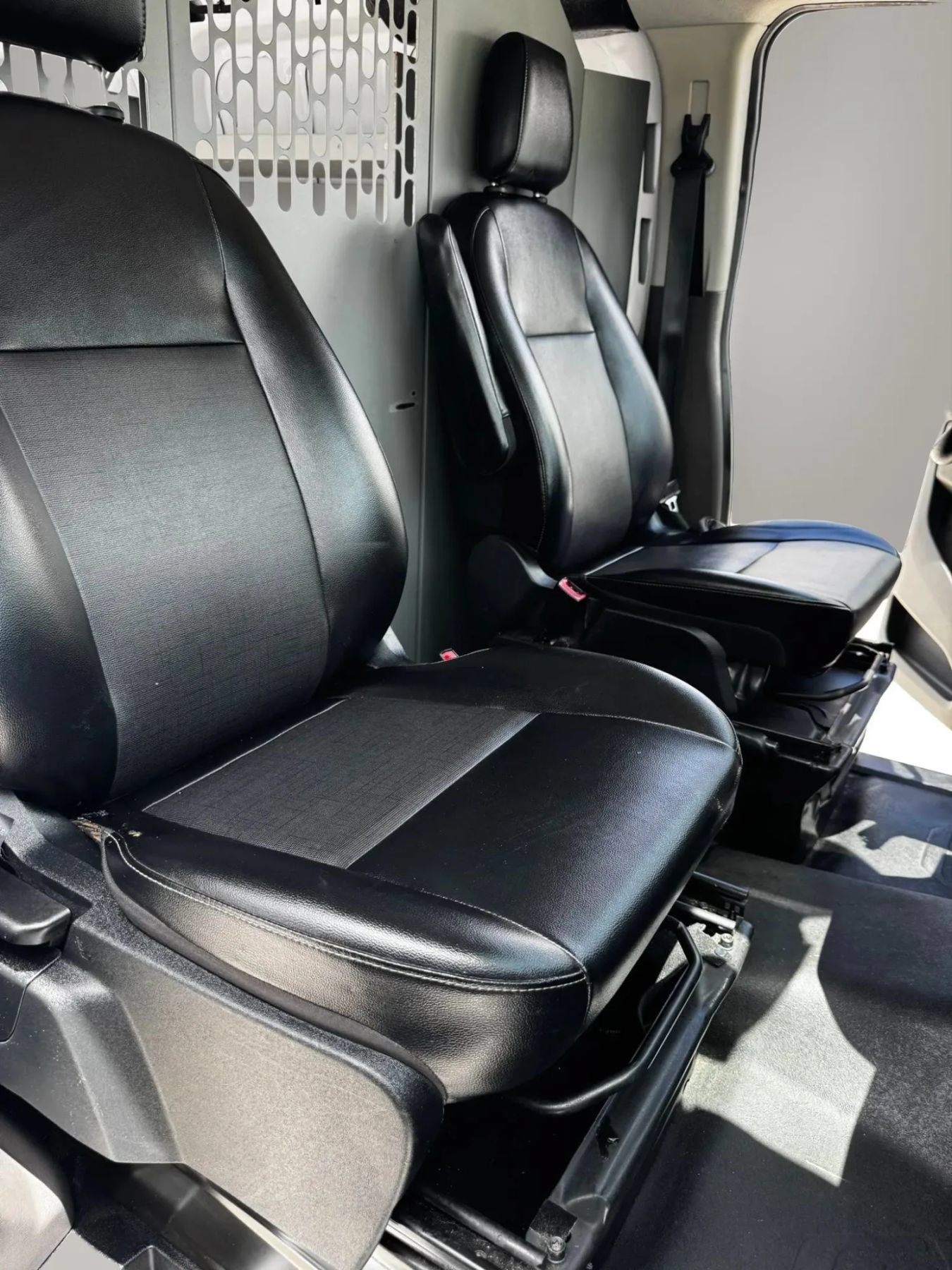 Used 2020 Ford Transit 150 Low Roof RWD image 27